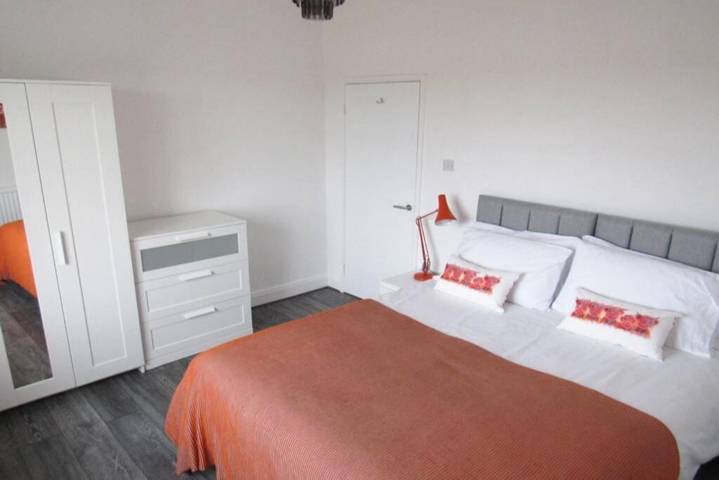 Plas Darien-3 Bed Apt- Sea Views - Sleeps 5 Трирддур Экстерьер фото