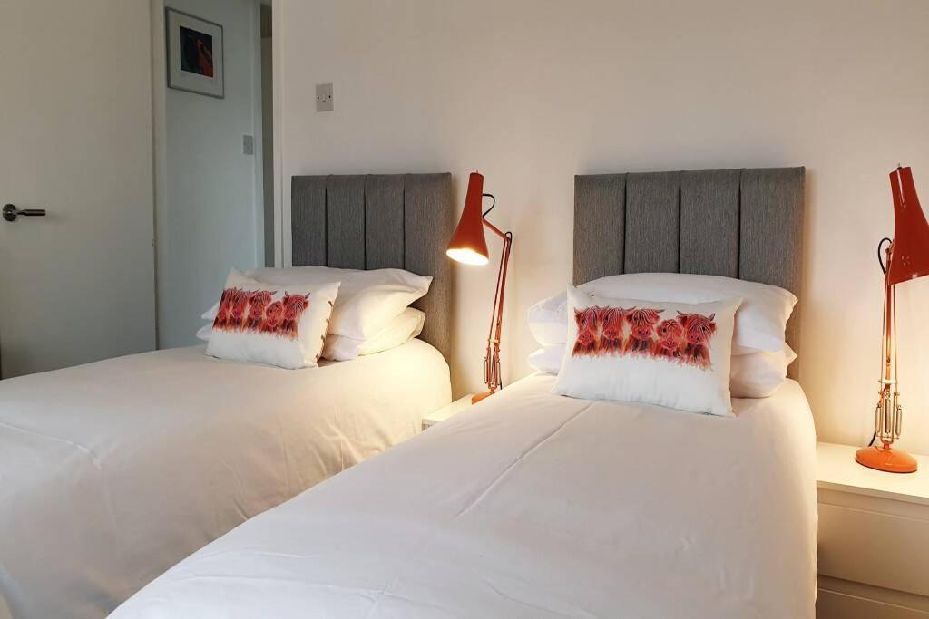 Plas Darien-3 Bed Apt- Sea Views - Sleeps 5 Трирддур Экстерьер фото