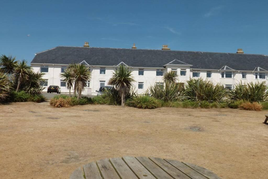 Plas Darien-3 Bed Apt- Sea Views - Sleeps 5 Трирддур Экстерьер фото
