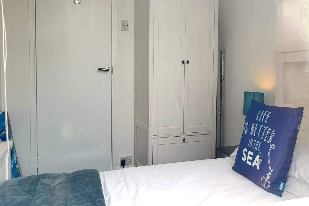 Plas Darien-3 Bed Apt- Sea Views - Sleeps 5 Трирддур Экстерьер фото