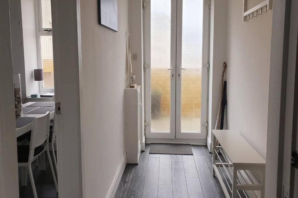 Plas Darien-3 Bed Apt- Sea Views - Sleeps 5 Трирддур Экстерьер фото