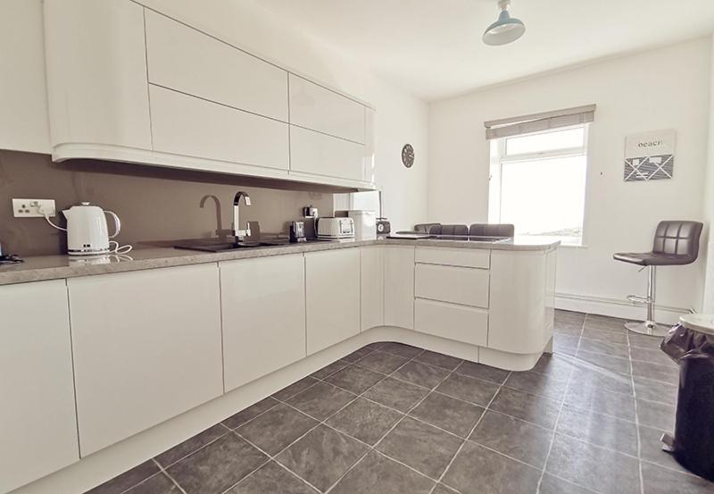 Plas Darien-3 Bed Apt- Sea Views - Sleeps 5 Трирддур Экстерьер фото