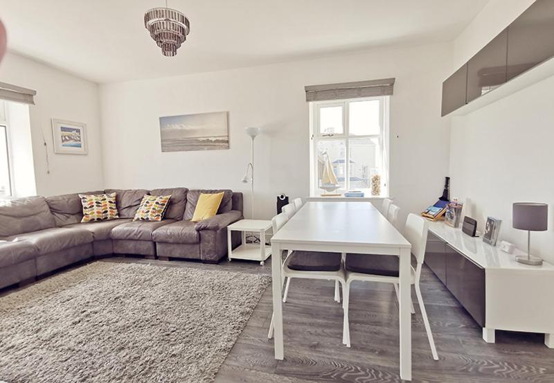 Plas Darien-3 Bed Apt- Sea Views - Sleeps 5 Трирддур Экстерьер фото