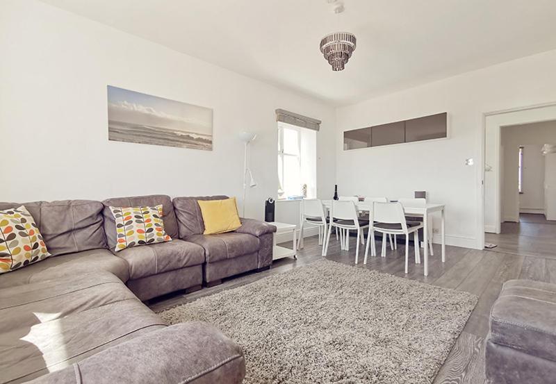 Plas Darien-3 Bed Apt- Sea Views - Sleeps 5 Трирддур Экстерьер фото